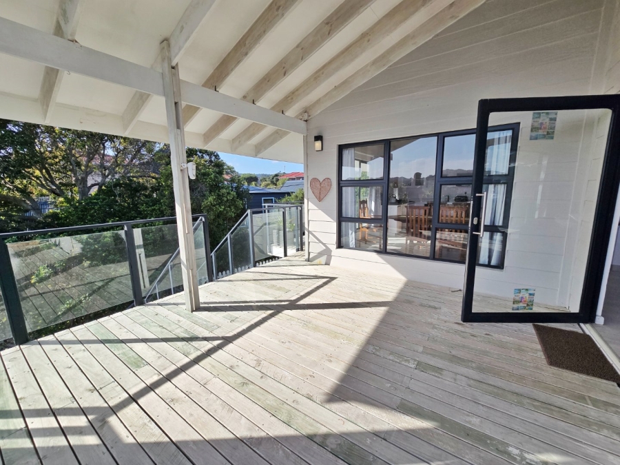 7 Bedroom Property for Sale in Kingfisher Creek Western Cape